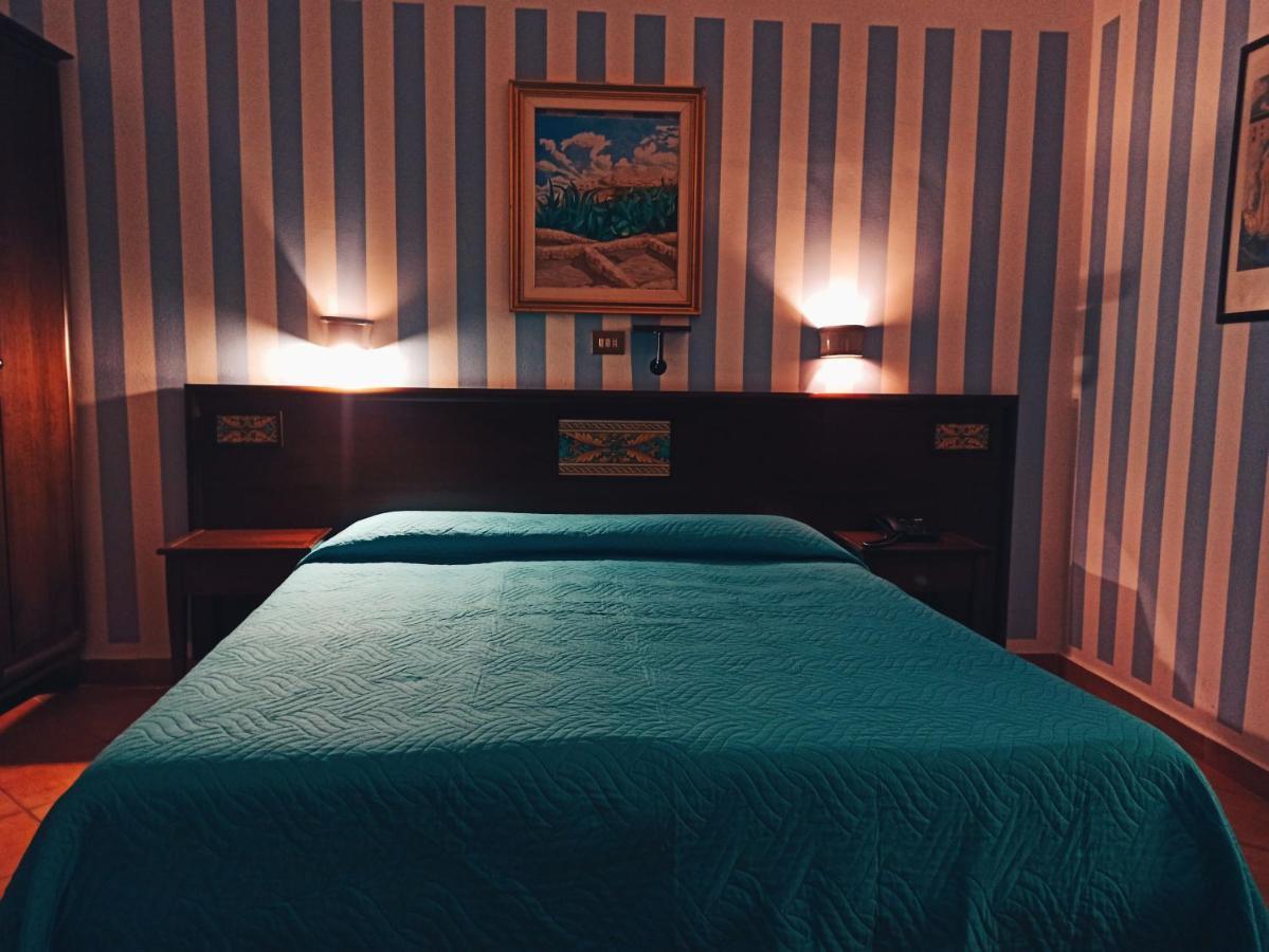 Hotel Plaza كالتانيسيتا المظهر الخارجي الصورة