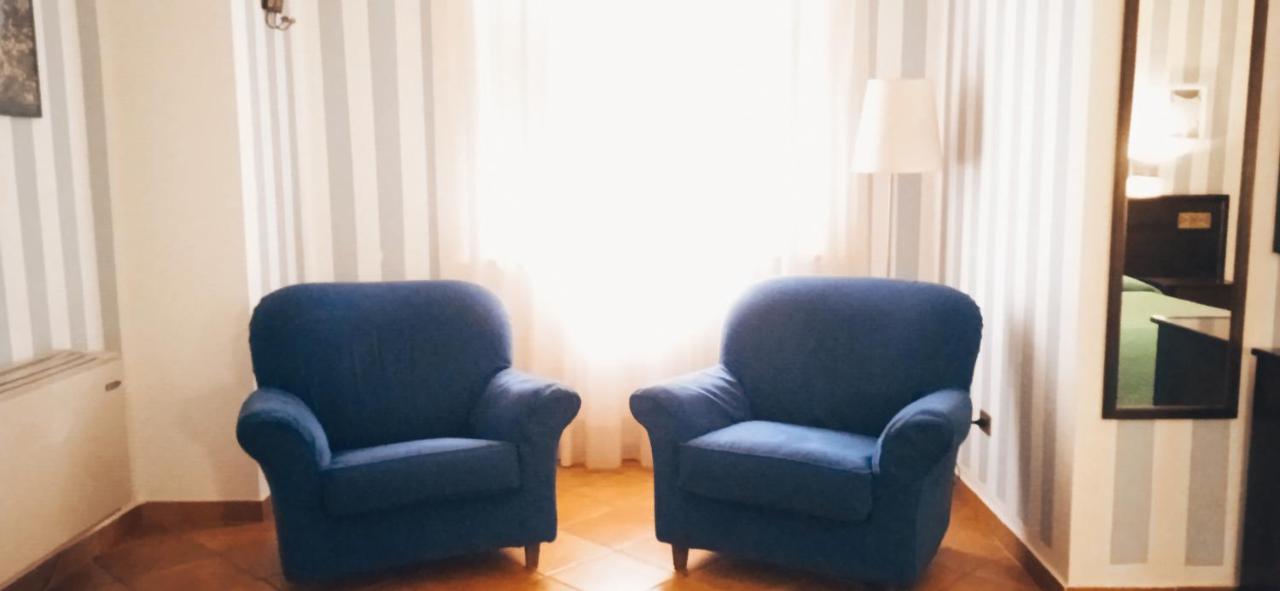 Hotel Plaza كالتانيسيتا المظهر الخارجي الصورة