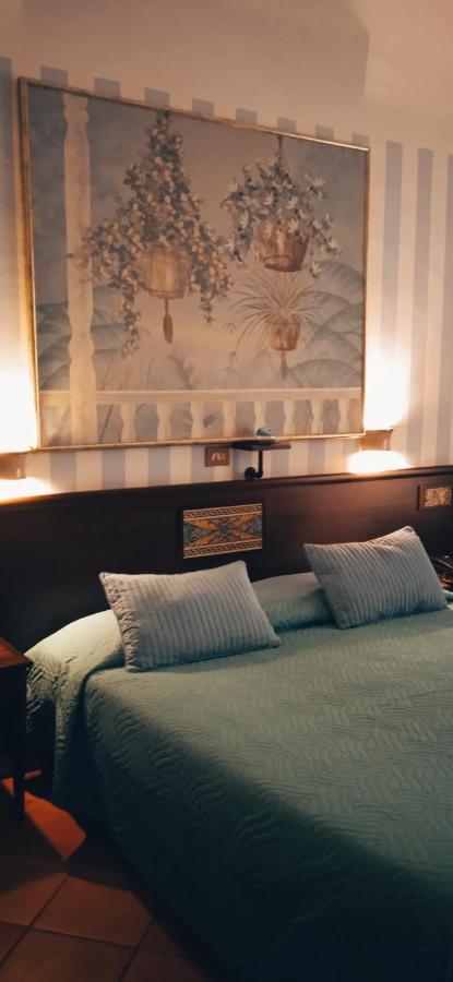 Hotel Plaza كالتانيسيتا المظهر الخارجي الصورة